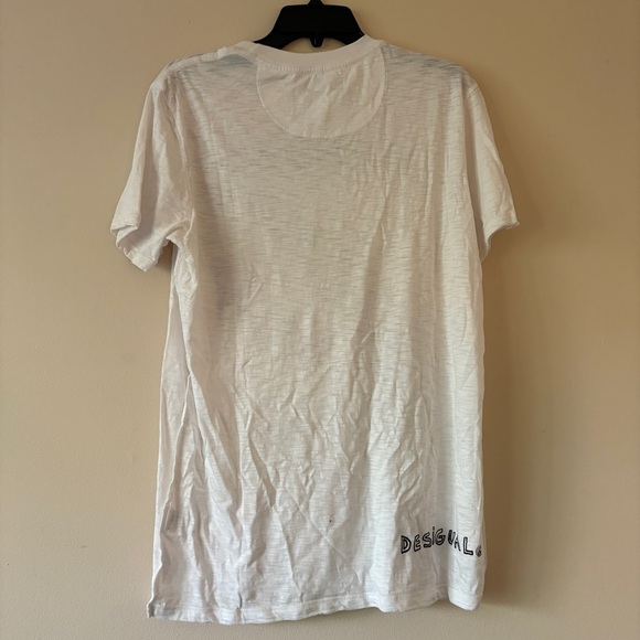 Desigual Man White Graphic Tee NWT Men’s Small S Hell-Raiser Print - Picture 2 of 3